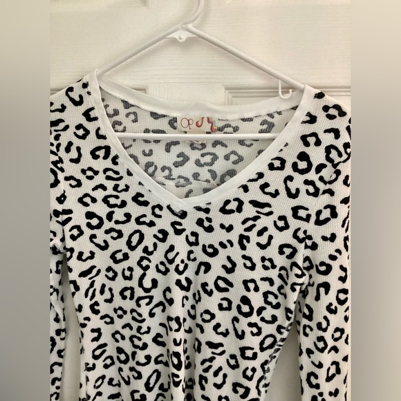 OP Black & White Leopard Thermal Top - Picture 9 of 10